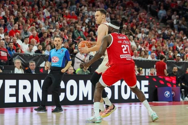 Johannes Voigtmann FC Bayern Basketball, 07 with ball with Eddy Edigin Syntainics MBC, 27 , GER, FC Bayern Basketball vs SYNTAINICS MBC, Basketball, easycredit Basketball Bundesliga, BBL, Playoffs, Quarterfinals, Season 2024 2025, 24 05 2025, GER, FC Bayern Basketball vs SYNTAINICS MBC, Basketball, easycredit Basketball Bundesliga, BBL, Playoffs, Quarterfinals, Season 2024 2025, 24 05 2025 Munich Copyright: xEibner-Pressefoto JennixMaulx EP_JML