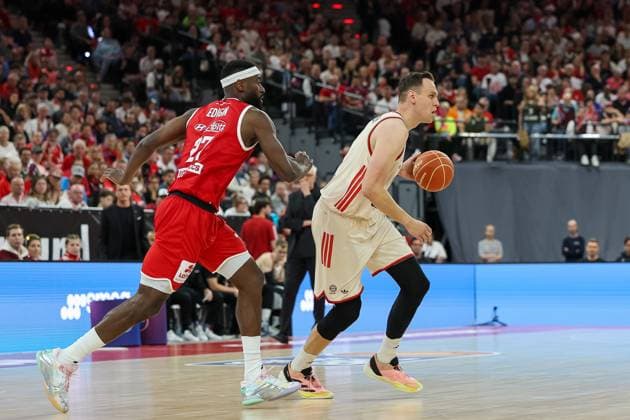 Johannes Voigtmann FC Bayern Basketball, 07 with ball with Eddy Edigin Syntainics MBC, 27 , GER, FC Bayern Basketball vs SYNTAINICS MBC, Basketball, easycredit Basketball Bundesliga, BBL, Playoffs, Quarterfinals, Season 2024 2025, 24 05 2025, GER, FC Bayern Basketball vs SYNTAINICS MBC, Basketball, easycredit Basketball Bundesliga, BBL, Playoffs, Quarterfinals, Season 2024 2025, 24 05 2025 Munich Copyright: xEibner-Pressefoto JennixMaulx EP_JML