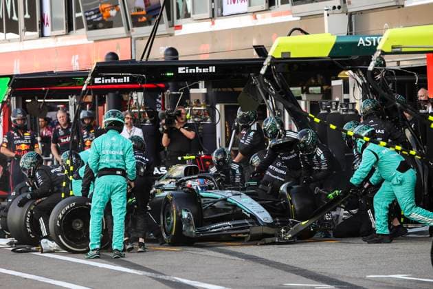 F1 - MONACO GRAND PRIX 2025 12 KIMI ANTONELLI Andrea (ita), Mercedes AMG F1 Team W16, pitstop pitlane, mechanic, mecanicien, mechanics during the Formula 1 Tag Heuer Grand Prix de Monaco, 8th round of the 2025 FIA Formula One World Championship, WM, Weltmeisterschaft from May 23 to 25, 2025 on the Circuit de Monaco, in Monte-Carlo, Monaco - Monte-CarloMonaco  Copyright: xXavixBonillax
