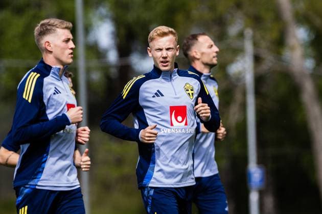 250528 Hugo Larsson of the Swedish men s national football team during a training session on May 28, 2025 in Stockholm Photo Kenta Jönsson BILDBYRAN COP 210 KJ0245 fotboll football soccer fotball landskamp träning practice training sverige sweden sverige a bbeng  Copyright: KENTAxJÖNSSON BB250528KJ022
