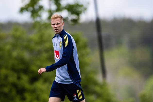 250528 Hugo Larsson of the Swedish men s national football team during a training session on May 28, 2025 in Stockholm Photo Kenta Jönsson BILDBYRAN COP 210 KJ0245 fotboll football soccer fotball landskamp träning practice training sverige sweden sverige a bbeng  Copyright: KENTAxJÖNSSON BB250528KJ046