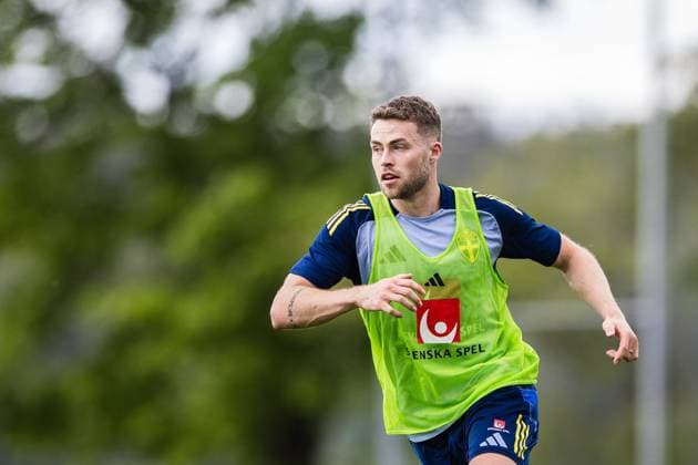 250528 Gabriel Gudmundsson of the Swedish men s national football team during a training session on May 28, 2025 in Stockholm Photo Kenta Jönsson BILDBYRAN COP 210 KJ0245 fotboll football soccer fotball landskamp träning practice training sverige sweden sverige a bbeng  Copyright: KENTAxJÖNSSON BB250528KJ076