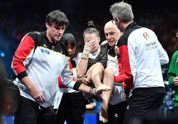 29 05 2025, xhbx, Gymnastics European Championship 2025 all-around final women, v l Helen Kevric Germany injured, injury on vault DFL DFB REGULATIONS PROHIBIT ANY USE OF PHOTOGRAPHS as IMAGE SEQUENCES and or QUASI VIDEO Leipzig