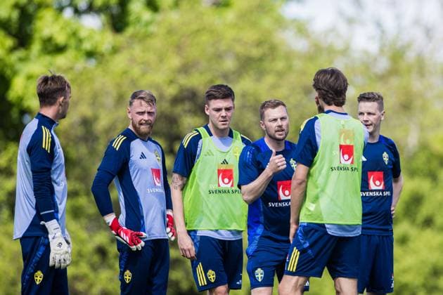 250529 Assistant coach Sebastian Larsson of the Swedish men s national football team during a training session on May 29, 2025 in Stockholm Photo Kenta Jönsson BILDBYRAN COP 210 KJ0246 fotboll football soccer fotball landskamp träning practice training sverige sweden sverige a bbeng  Copyright: KENTAxJÖNSSON BB250529KJ049