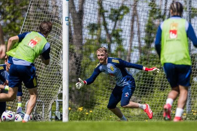 250529 Goalkeeper Viktor Johansson of the Swedish men s national football team during a training session on May 29, 2025 in Stockholm Photo Kenta Jönsson BILDBYRAN COP 210 KJ0246 fotboll football soccer fotball landskamp träning practice training sverige sweden sverige a bbeng Copyright: KENTAxJÖNSSON BB250529KJ055