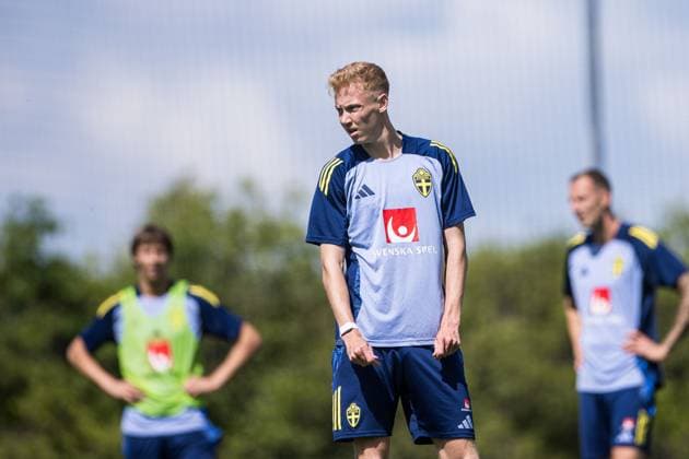 250529 Hugo Larsson of the Swedish men s national football team during a training session on May 29, 2025 in Stockholm Photo Kenta Jönsson BILDBYRAN COP 210 KJ0246 fotboll football soccer fotball landskamp träning practice training sverige sweden sverige a bbeng  Copyright: KENTAxJÖNSSON BB250529KJ059
