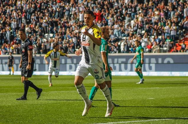 Football Austria, Admiral Bundesliga 2024 2025, European Cup playoff first leg, Bundesliga ECL final Linzer ASK Lask Linz vs SK Rapid Wien Raiffeisen Arena Linz Goal celebration by the scorer of the 1 0 Robert Zulj LASK Linz 10 Copyright: xLukasxBierederx
