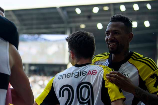 SOCCER - BL, LASK vs Rapid LINZ,AUSTRIA,29.MAY.25 - SOCCER - ADMIRAL Bundesliga, Europacup play off, Linzer ASK vs SK Rapid Wien. Image shows the rejoicing of Jerome Boateng (LASK).  GEPAxpictures xDanielaxMoser