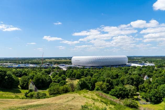 Außenaufnahme der temporär umbenannten Allianz-Arena (Munich Football Arena) ohne Schriftzug. Eindrücke der Munich Football Arena einen Tag vor dem Finale der UEFA Champions League Inter Mailand gegen Paris Saint-Germain PSG