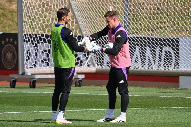 from right Goalkeeper Marc Andre ter Stegen , Goalkeeper Oliver BAUMANN GER Public training German national football team, training camp in Herzogenaurach on 30 05 2025