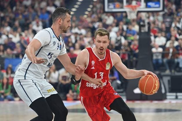 Andreas OBST FCB , Action,duel against Paul ZIPSER HD Basketball BBL,Season 2024 2025 ,1 Play Off Semifinal FC Bayern Muenchen MLP Academics Heidelberg on 01 06 2025, S A P G A R D EN