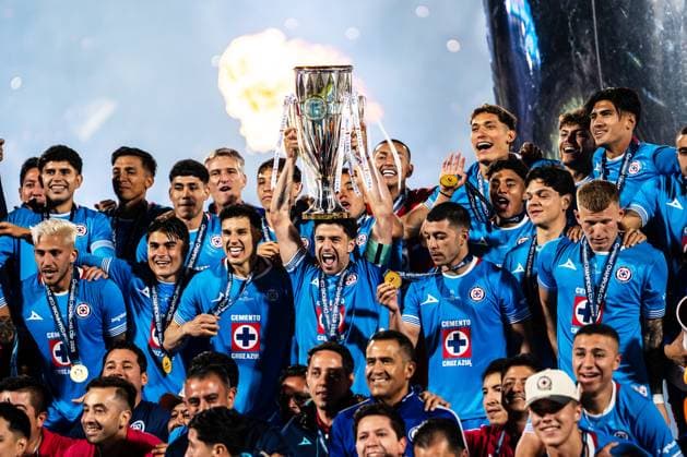 CONCACAF CHAMPIONS CUP 2025 CRUZ AZUL VS VANCOUVER WHITE CAPS CONCACAF CHAMPIONS CUP 2025 CRUZ AZUL VS VANCOUVER WHITE CAPS 01062025 MEXICIO CITY, MEX Action photo of players of Cruz Azul of the Liga BBVA MX, celebrating with trophy and medals as champions during the final of the CONCACAF Champions Cup 2025 at the Estadio Ciudad Universitaria Olympic Stadium of Mexico City Cruz Azul defeats Vancouver White Caps of the MLS 5 0 and will go to the 2029 FIFA Club World Cup Action photo of players of Cruz Azul of the Liga BBVA MX, celebrating with trophy and medals during the final of the CONCACAF Champions Cup 2025 at the Estadio Ciudad Universitaria Olympic Stadium of Mexico City BBVA MX celebrating with trophy and medals as champions during the CONCACAF Champions Cup final held at the Estadio Olimpico de Ciudad Universitaria in Mexico City Cruz Azul defeats Vancouver White Caps of the MLS 5 0 and will go to the 2029 FIFA Club World Cup Photo by IMAGENSHOP AGENCIA FOTOGRAFICA MEXICO CITY MEXICO CITY MEXICO Copyright: xIMAGENSHOPxAGENCIAxFOTOGRAFICAx
