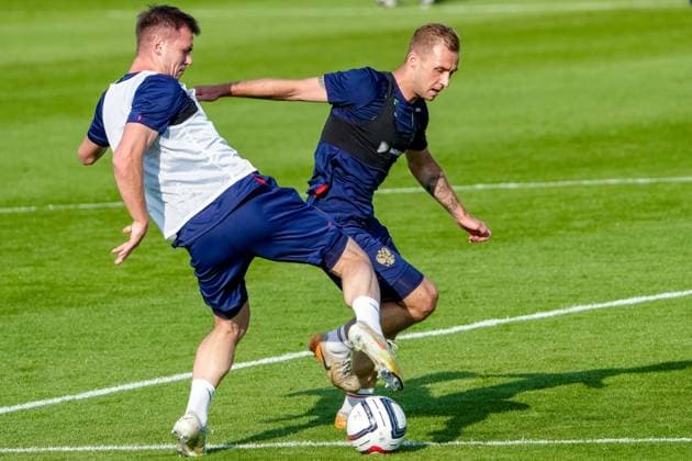 Russia Soccer Friendly Russia Training 8937311 02.06.2025 Russia s Aleksandr Silyanov and Dmitry Barinov, right, attend a training session before friendly soccer matches against Nigeria on June 6 and Belarus on June 10, at the Novogorsk training centre in Khimki, outside Moscow, Russia. Alexander Vilf Sputnik Khimki Moscow region Russia Copyright: xAlexanderxVilfx