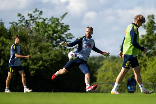 250602 Goalkeeper Viktor Johansson of the Swedish men s national football team during a training session on June 2, 2025 in Stockholm Photo Emma Wallskog BILDBYRAN COP 320 EW0532 fotboll football soccer fotball landskamp träning practice training sverige sweden sverige a bbeng Copyright: EMMAxWALLSKOG BB250602EW056
