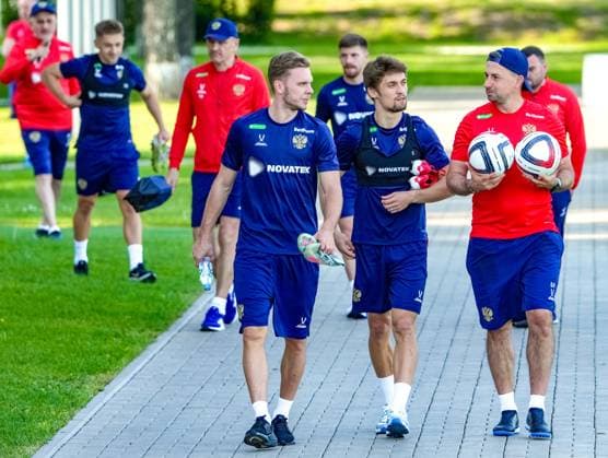 Russia Soccer Friendly Russia Training 8937327 02.06.2025 Russia s Maksim Glushenkov, let, and Kirill Schetinin arrive to attend a training session before friendly soccer matches against Nigeria on June 6 and Belarus on June 10, at the Novogorsk training centre in Khimki, outside Moscow, Russia. Alexander Vilf Sputnik Khimki Moscow region Russia Copyright: xAlexanderxVilfx