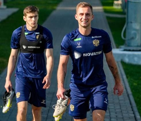 Russia Soccer Friendly Russia Training 8937332 02.06.2025 Russia s Dzhamalutdin Abdulkadyrov, left, and Dmitry Barinov arrive to attend a training session before friendly soccer matches against Nigeria on June 6 and Belarus on June 10, at the Novogorsk training centre in Khimki, outside Moscow, Russia. Alexander Vilf Sputnik Khimki Moscow region Russia Copyright: xAlexanderxVilfx