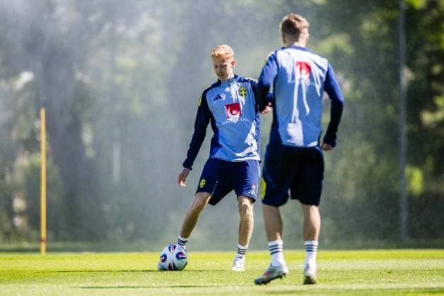 250603 Hugo Larsson of the Swedish men s national football team during a training session on June 3, 2025 in Stockholm. Photo: Kenta Jönsson BILDBYRAN COP 210 KJ0249 fotboll football soccer fotball landskamp träning practice training sverige sweden sverige a bbeng  Copyright: KENTAxJÖNSSON BB250603KJ002