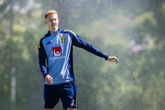 250603 Hugo Larsson of the Swedish men s national football team during a training session on June 3, 2025 in Stockholm. Photo: Kenta Jönsson BILDBYRAN COP 210 KJ0249 fotboll football soccer fotball landskamp träning practice training sverige sweden sverige a bbeng  Copyright: KENTAxJÖNSSON BB250603KJ004