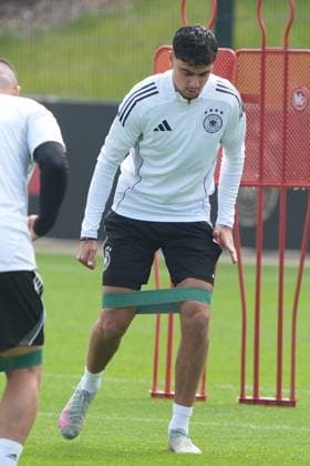 Aleksandar Pavlovic Germany Germany, 7 am Gummiband Herzo Base 03 06 2025 Training German National Team Nations League Final Round, Preparation, Home Ground, HerzoBase, World of Adidas, Herzogenaurach