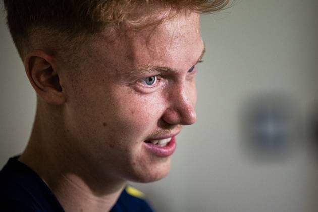 250603 Hugo Larsson of the Swedish men s national football team in mixed zone during a training session on June 3, 2025 in Stockholm Photo Kenta Jönsson BILDBYRAN COP 210 KJ0249 fotboll football soccer fotball landskamp träning practice training sverige sweden sverige a bbeng  Copyright: KENTAxJÖNSSON BB250603KJ062