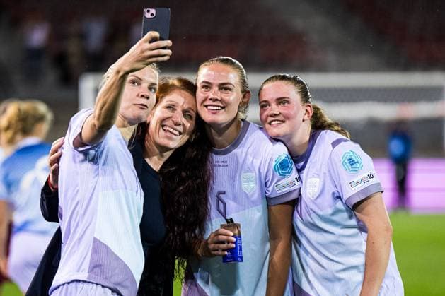 250603 Ada Hegerberg, Lise Klaveness, president of the Norwegian Football Association NFF , Marthine ostenstad and Signe Gaupset of Norway celebrates after the UEFA Women™s Nations League football match between Switzerland and Norway on June 3, 2025 in Sion Photo Marius Simensen BILDBYRAN COP 238 bbeng dam football fotball fotboll norge norway soccer sveits switzerland uefa women s nations league  Copyright: MARIUSxSIMENSEN BB250603BB925