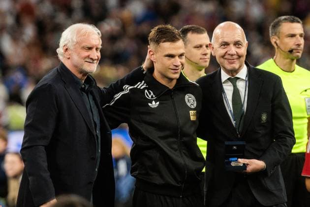 UEFA Nations League Finals Germany Portugal 04 06 2025 Joshua Kimmich Germany, 6, center is honored by Rudi Völler DFB Director A National Team and Bernd Neuendorf DFB President for his 100 international match UEFA Nations League Finals Semifinal Germany Portugal Munich, Munich Football Arena on 04 06 2025 Copyright: xBEAUTIFULxSPORTS Wunderlx