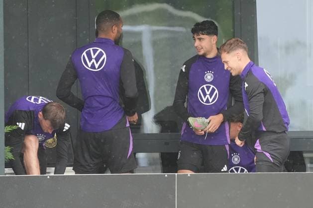 Aleksandar Pavlovic Germany Germany, 25 , Jonathan Tah Germany Germany, 4 , Joshua Kimmich Germany Germany, 6 move around Herzo Base 06 06 2025 German national team Nations League final round, preparation, Home Ground, HerzoBase, World of Adidas, Herzogenaurach