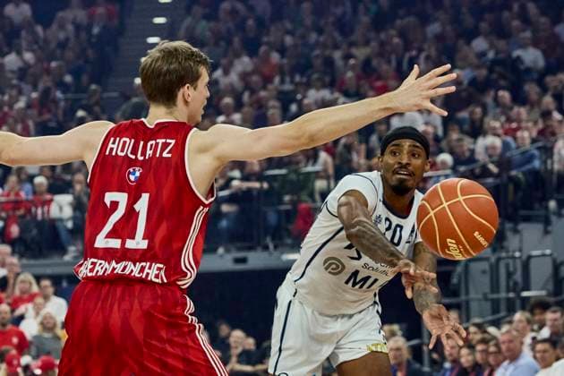 German Basketball Bundesliga BBL , FC Bayern Munich Basketball vs MLP Heidelberg Academics, Munich FC Bayern Basketball, Heidelberg MLP Academics, 2025 06 07 in Munich SAP Garden WEATHERS Michael MLP Academics Heidelberg MLP20 Shooting Guard , HOLLATZ Justus FC Bayern Basketball FCBB21 Point Guard sportworld Munich SAP Garden Bayern Germany