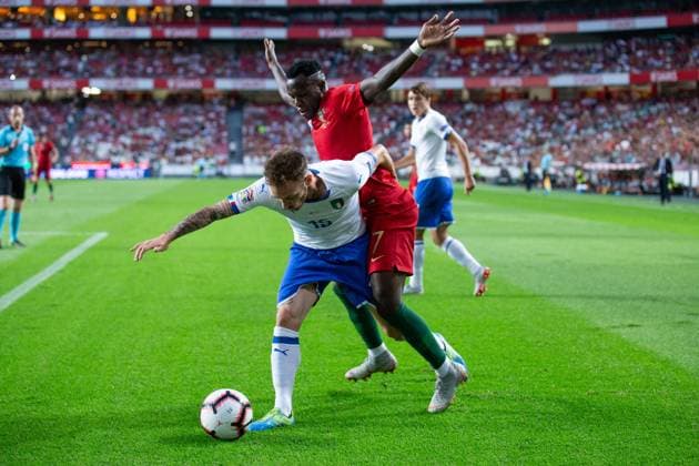 September 10, 2018, Lisbon, Lisbon, Portugal: Italy and SPAL defender MANUEL LAZZARI (15) and Portugal and Leipzig forward BRUMA (7) in action during the game of UEFA Nations League Final Tournament between Portugal and Italy at Estadio da Luz Lisbon Portugal - ZUMAs359 20180910_zsp_s359_013 Copyright: xAlexandrexdexSousax