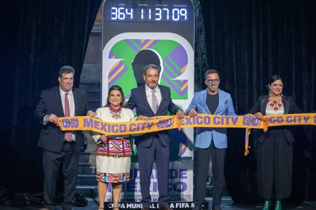 Bilder des Jahres 2025, Sport 06 Juni Sport Themen der Woche KW24 Sport Bilder des Tages Unveiling of World Cup countdown clock in Mexico City MEXICO CITY, MEXICO - JUNE 11: The road to the 2026 FIFA World Cup, WM, Weltmeisterschaft, Fussball officially began with the unveiling of the countdown clock in Mexico City, Mexico on June 11, 2025. Fans gathered to celebrate the milestone, marking the final stretch before the world s biggest football tournament returns. With Mexico, the United States, and Canada set to host, preparations are in full swing for a World Cup. Grace Hie Yoon Anadolu Mexico City Mexico. Editorial use only. Please get in touch for any other usage. Copyright: x2025xAnadoluxGracexHiexYoonx