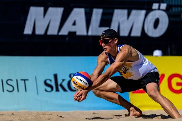 250613 Elmer Andersson of Sweden in men s Beach Pro Tour beach volleyball group stage match on June 13, 2025 in Malmö Photo Mathilda Schuler BILDBYRAN kod MA MA0822 beachvolleyboll beach volleyball sandvolleyball beach volleyball beach pro tour malmö bbeng  Copyright: MATHILDAxSCHULER BB250613MA052