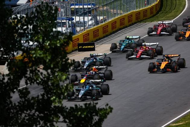 F1 - CANADIAN GRAND PRIX 2025 Start of the race: 63 RUSSELL George (gbr), Mercedes AMG F1 Team W16, 01 VERSTAPPEN Max (nld), Red Bull Racing RB21, 81 PIASTRI Oscar (aus), McLaren F1 Team MCL39, 12 KIMI ANTONELLI Andrea (ita), Mercedes AMG F1 Team W16, 44 HAMILTON Lewis (gbr), Scuderia Ferrari SF-25, action during the Formula 1 Pirelli Grand Prix du Canada 2025, 10th round of the 2025 FIA Formula One World Championship, WM, Weltmeisterschaft from June 14 to 16, 2025 on the Circuit Gilles Villeneuve, in MontrÃ al, Canada - MontrÃ alCanada  Copyright: xFLORENTxGOODENx