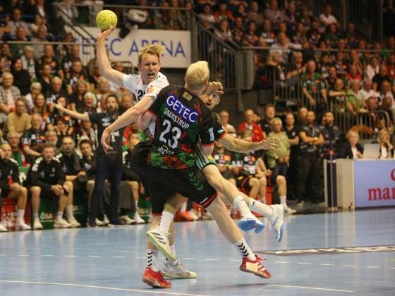 Magnus Saugstrup (23, SC Magdeburg) und Marian Michalczik (22, Hannover) DAIKIN HBL Saison 2024-25 Spieltag 30 SC Magdeburg - TSV Hannover-Burgdorf Magnus Saugstrup (23,SC Magdeburg) und Marian Michalczik (22,Hannover) DAIKIN HBL Saison 2024-25 30.Spieltag SC Magdeburg - TSV Hannover-Burgdorf (License=RM) 23556145 Copyright: xZoonar.com AxelxKammererx 23556145