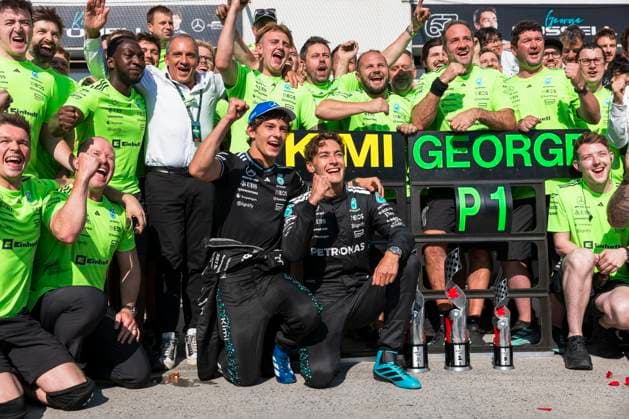 Bilder des Jahres 2025, Sport 06 Juni Sport Themen der Woche KW24 Sport Bilder des Tages Formula 1 Pirelli Grand Prix du Canada 2025 Alexis Perrin OVERTAKE MAXPPP - Montréal 15 06 2025 12 ANTONELLI Andrea Kimi (ita), Mercedes AMG Petronas, portrait and 63 RUSSELL George (gbr), Mercedes AMG Petronas, portrait celebration P1 and P3 with Mercedes AMG Petronas team in the pitlane during the Formula 1 Pirelli Grand Prix du Canada 2025, the 10th round of the 2025 FIA Formula 1 World Championship, WM, Weltmeisterschaft at the Circuit Gilles?Villeneuve in Montréal, Quebec, Canada, from June?12 to 15, 2025 Montréal Canada Copyright: xOVERTAKE MAXPPPxAlexisxPerrinx OVT202506164757 OVT202506164757