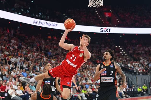 Justus HOLLATZ FCB , action,duel against Marcio SANTOS UL , Basketball BBL,season 2024 2025 1 final, FC Bayern Muenchen Ratiopharm Ulm on 15 06 2025, S A P G A R D EN