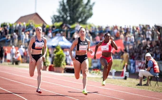 27 International Athletics Meeting ANHALT 2025 Dessau, 21 06 2025 On the way in the womens 100m preliminary heat from left Sina Mayer GER LAZ Zweibrücken and Gina Lückenkemper GER SCC Berlin 27 International Athletics Meeting ANHALT 2025 on 21 06 2025 at the Paul Greifzu Stadium in Dessau Saxony Anhalt Copyright: xBEAUTIFULxSPORTS R.xSchmittx
