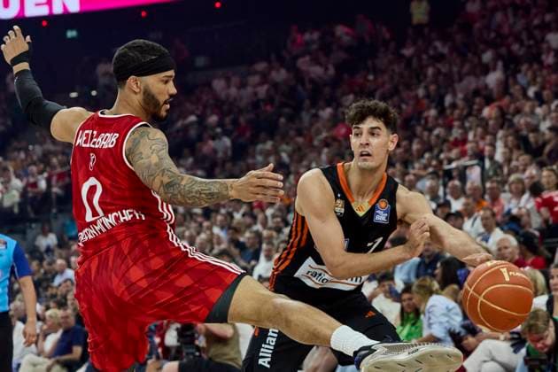 German Basketball Bundesliga BBL , FC Bayern Munich Basketball vs ratiopharm ulm, Munich FC Bayern Basketball, ulm ratiopharm, 2025 06 21 in Munich SAP Garden WEILER BABB Nick FC Bayern Basketball FCBB00 Shooting Guard , SARAF Ben ratiopharm Ulm ULM77PG sportworld Munich SAP Garden Bayern Germany