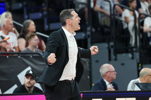 Ty Harrelson Ratiopharm Ulm, Head Coach cheers, GER, FC Bayern Basketball vs Ratiopharm Ulm, Basketball, easycredit Basketball Bundesliga, BBL, Playoffs, Final, Game 3, Season 2024 2025, 21 06 2025, GER, FC Bayern Basketball vs Ratiopharm Ulm, Basketball, easycredit Basketball Bundesliga, BBL, Playoffs, Final, Game 3, Season 2024 2025, 21 06 2025 Muenchen Copyright: xEibner-Pressefoto JennixMaulx EP_JML