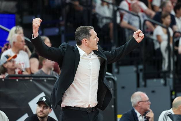 Ty Harrelson Ratiopharm Ulm, Head Coach cheers, GER, FC Bayern Basketball vs Ratiopharm Ulm, Basketball, easycredit Basketball Bundesliga, BBL, Playoffs, Final, Game 3, Season 2024 2025, 21 06 2025, GER, FC Bayern Basketball vs Ratiopharm Ulm, Basketball, easycredit Basketball Bundesliga, BBL, Playoffs, Final, Game 3, Season 2024 2025, 21 06 2025 Muenchen Copyright: xEibner-Pressefoto JennixMaulx EP_JML