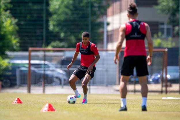 Football, Men, Season 2025 26, 3 Liga, FC Energie Cottbus, Training kick-off, v l Nyamekye Awortwie Grant Energie Cottbus , Romario Hajrulla Energie Cottbus , 22 06 2025, Copyright: xSebastianxRäppold MatthiasxKochx