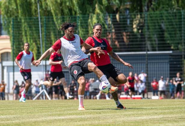 Football, Men, Season 2025 26, 3 Liga, FC Energie Cottbus, Training kick-off, v l Trial player Leon Guwara FC Ingolstadt , Trial player Justin Butler SV Sandhausen , 22 06 2025, Copyright: xSebastianxRäppold MatthiasxKochx