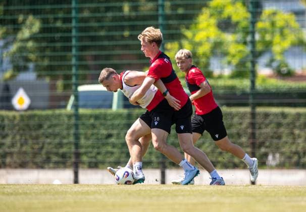 Football, Men, Season 2025 26, 3 Liga, FC Energie Cottbus, Training kick-off, f l Erik Engelhardt Energie Cottbus , Ted Tattermusch Energie Cottbus , 22 06 2025, Copyright: xSebastianxRäppold MatthiasxKochx