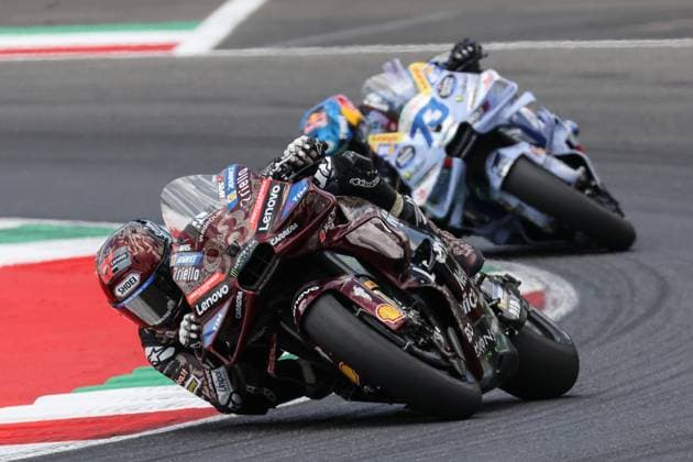 Foto IPP Enrico Schiavi Scarperia 22-06-2025 MotoGP Gran Premio Motociclismo di Italia 2025 Gara nella foto: Marc Marquez - Ducati Lenovo Team precede Alex Marquez - BK8 Gresini Racing MotoGP Scarperia italy ITALY ITALY  Copyright: xR4924_italyphotopressx