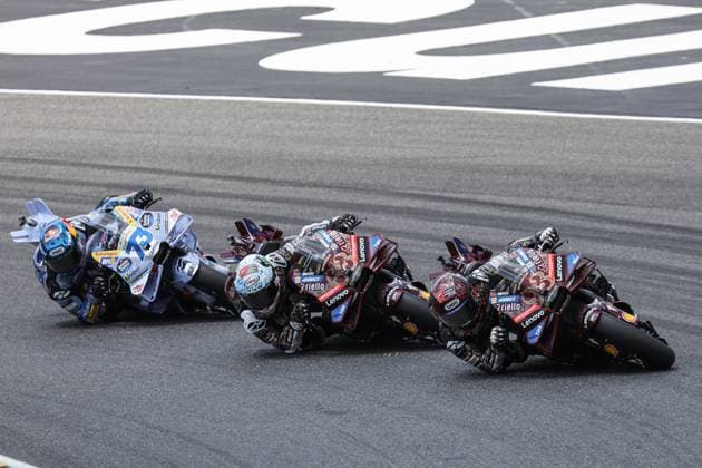 Foto IPP Enrico Schiavi Scarperia 22-06-2025 MotoGP Gran Premio Motociclismo di Italia 2025 Gara nella foto: Marc Marquez - Ducati Lenovo Team guida il gruppo alla partenza seguito da Francesco Bagnaia - Ducati Lenovo Team ed Alex Marquez - BK8 Gresini Racing MotoGP Scarperia italy ITALY ITALY  Copyright: xR4924_italyphotopressx