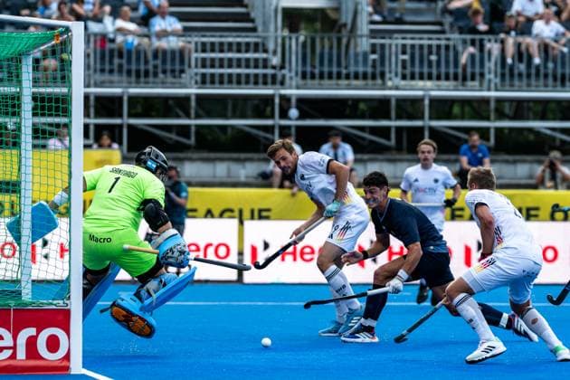 FIH Pro League Hockey Berlin Pro League Honamas Argentina Berlin, Germany, 22 06 25 FIH Pro League Hockey Berlin in Ernst Reuter Sportfeld at 22 06 2025 in Berlin, Germany Photo by Axel Kaste Berlin, Germany, 22 06 25 FIH Pro League Hockey Berlin in Ernst Reuter Sportfeld at 22 06 2025 in Berlin, Germany Photo from Axel Kaste Goal by Hannes Mueller Germany 25 after preparation by Justus Weigand Germany 19 Berlin Ernst Reuter Sportfeld Germany Pro League Honamas - Argentinien 4-3 22.06.25 LR-2264