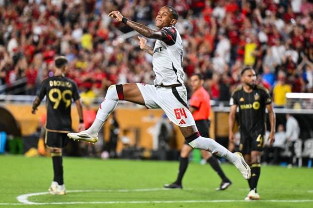 FIFA Club World Cup Los Angeles FC CR Flamengo 24 06 2025 Cheering after the goal to 1 1 druch WALLACE YAN Flamengo 64 Tor Torschuetze Freude Happy FIFA Club World Cup Los Angeles FC CR Flamengo, Camping World Stadium am 24 06 2025 NOT FOR SALE IN USA Copyright: xBEAUTIFULxSPORTS Goldbergx
