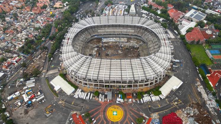 Fußball, Bauarbeiten im Aztekenstadion in Mexiko-Stadt Renovation works of the Azteca Stadium venue for the opening match of the FIFA World Cup, WM, Weltmeisterschaft, Fussball 2026 MEXICO CITY, MEXICO - JUNE 24: An aerial view of the Azteca Stadium during the renovation works ahead of the 2026 FIFA World Cup, in Mexico City, Mexico on June 24, 2025. Mexico City s iconic Azteca Stadium which hosted the 1970 and 1986 World Cup finals is expected to reopen in March next year and it will be the venue for the opening match of the FIFA World Cup 2026. The transformation of the stadium will include a hybrid field, new changing rooms, hospitality zones and new seats, among others. Daniel Cardenas Anadolu Mexico City Mexico. Editorial use only. Please get in touch for any other usage. Copyright: x2025xAnadoluxDanielxCardenasx