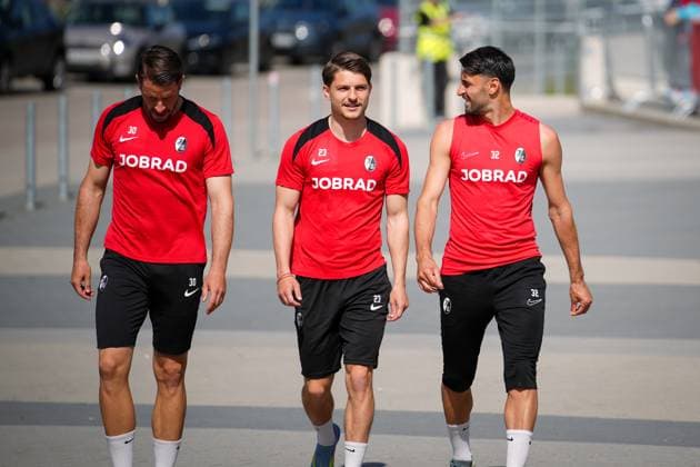 Football, Bundesliga, Men, Training SC Freiburg Europa Park Stadion, Sport, Europa Park Stadion, Florent Muslija SC Freiburg, 23 Vincenzo Grifo SC Freiburg, 32 Christian Guenter SC Freiburg, 30 Freiburg Europa Park Stadion Baden Württemberg Germany Copyright: xFINLEYxMÖRCHx