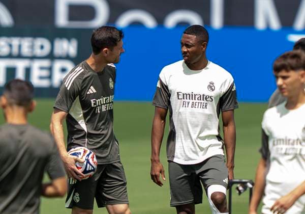Xabi Alonso Real Madrid, Headcoach, Coach in conversation with David Alaba Real Madrid, 4 FIFA Club World Cup Training Real Madrid 25 06 2025, FIFA Club World Cup Training Real Madrid in Gardens North County District Park TBCTS , Palm Beach Gardens, Florida, USA Copyright: HMBxMedia xMarcoxBader