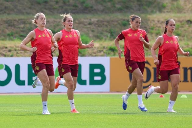 Herzogenaurach, Germany June 23, 2025 DFB Football Womens National Team European Championship Training Camp I open to the media In the picture from left Rebecca Knaak Germany , Sydney Lohmann Germany , Carlotta Wamser Germany and Sara Däbritz Daebritz Germany during training in Herzogenaurach Adi Dassler Stadium Bavaria Copyright: xFotostandx xFantinix